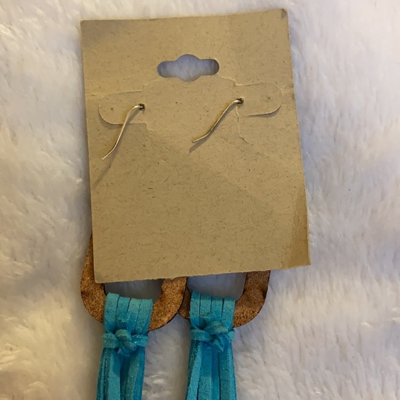 Boutique ,aqua suede drop earring with wooden, rectangular ear pieces.NEW!!!! - Picture 4 of 4